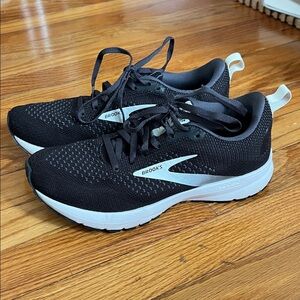Brooks Revel 4 Women’s Running Shoes Size 7